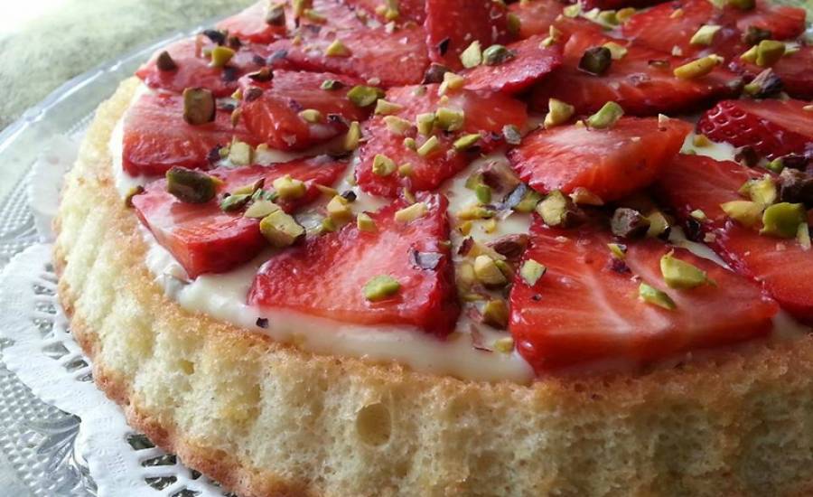 TounsiaNet : Génoises aux fraises et à la pistache