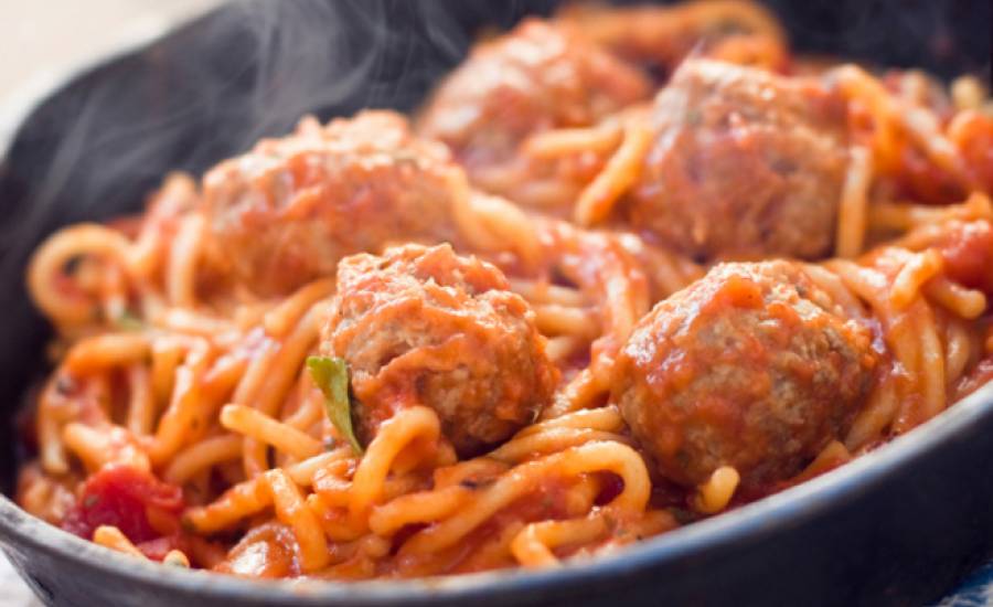TounsiaNet : Spaghetti aux boulettes de viande