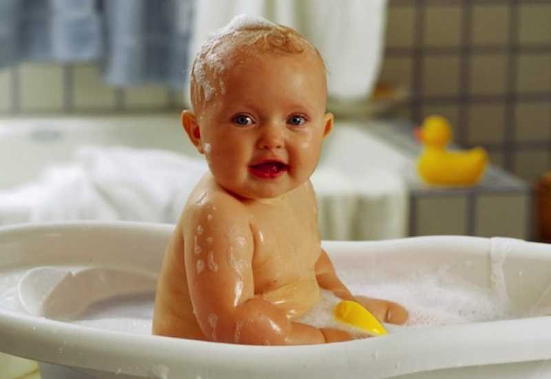 tounsia.Net : Conseils étape par étape pour donner le bain de bébé
