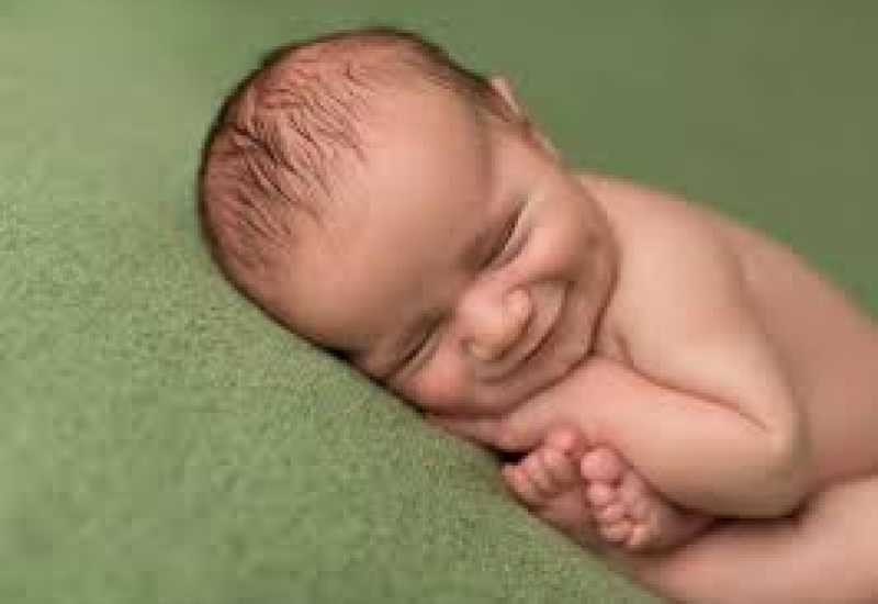 tounsia.Net : Pourquoi votre bébé vous sourit ? On a la réponse !